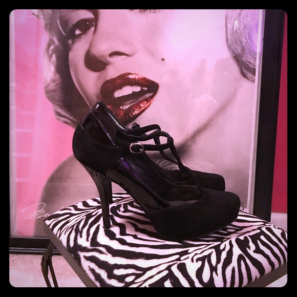 👠Gorgeous Guess Platform Shoe👠 - Picture 1 of 4